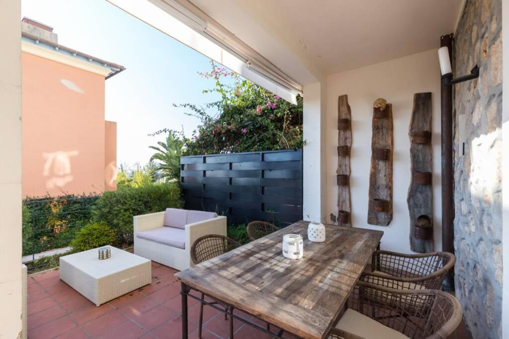 Villa Rocky - Luxury 3Br Apt In Liberty Villa.Pool,Garden,Wifi โรกบรูน-กัป-มาร์แต็ง ภายนอก รูปภาพ